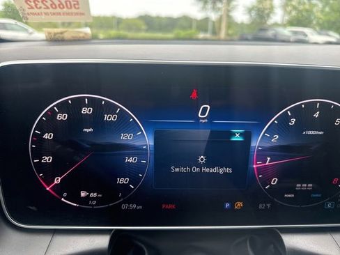 Used 2025 Mercedes-Benz GLC 300 image 16