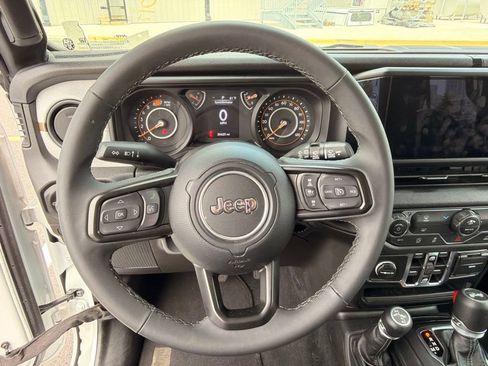 Used 2025 Jeep Wrangler Unlimited Sport AWD/4WD image 13