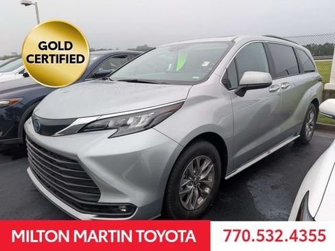 Certified 2025 Toyota Sienna XLE FWD image 5
