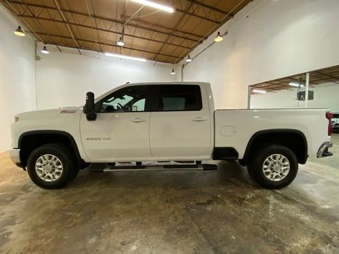 Used 2025 Chevrolet Silverado 2500 LT AWD/4WD image 2