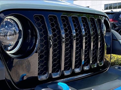 Used 2023 Jeep Wrangler Unlimited w/ Cold Weather Group AWD/4WD image 30