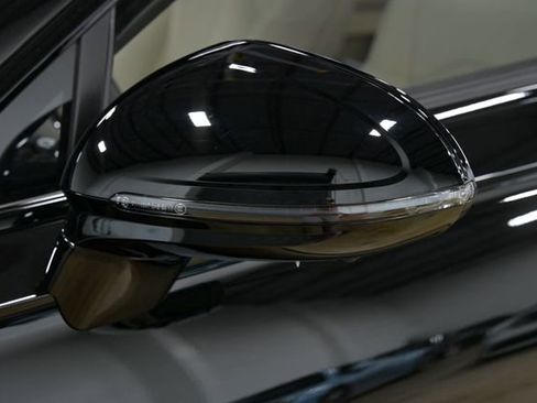 Used 2024 Bentley Flying Spur V8 AWD/4WD image 5