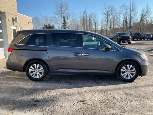 Used 2016 Honda Odyssey SE image 4