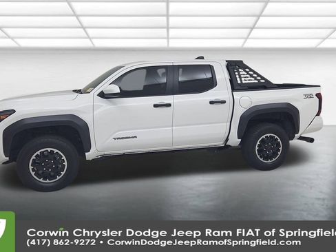 Used 2024 Toyota Tacoma 4x4 Double Cab image 8