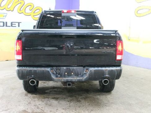 Used 2019 RAM 1500 Classic SLT w/ Black Appearance Group AWD/4WD image 7