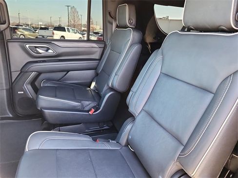 Used 2021 GMC Yukon XL SLT w/ SLT Premium Package image 15