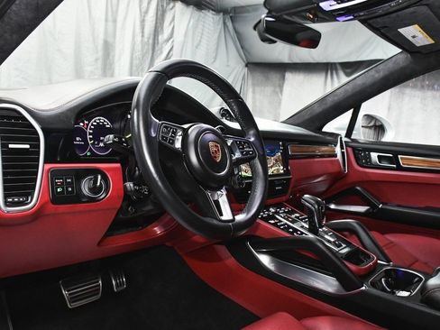 Used 2023 Porsche Cayenne Turbo S image 24