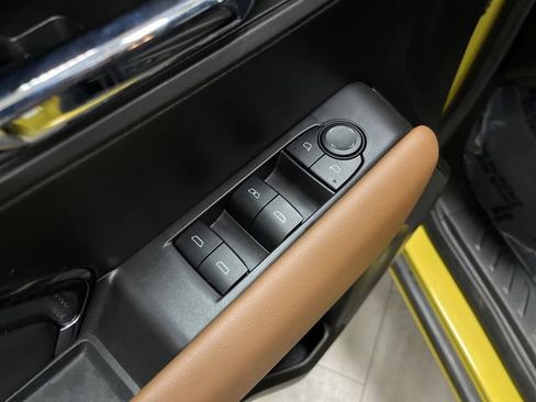 Used 2023 GMC Canyon AT4 image 28