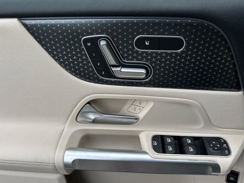 Certified 2025 Mercedes-Benz GLB 250 image 10