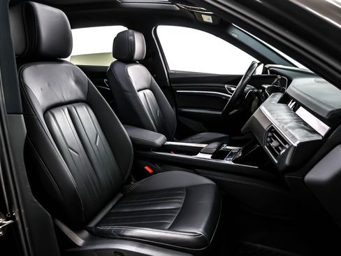 Used 2022 Audi e-tron Premium w/ Convenience Plus Package image 7