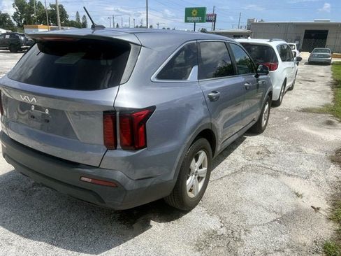 Certified 2023 Kia Sorento LX FWD image 5