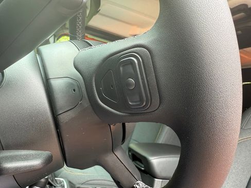 New 2025 Jeep Gladiator Sport image 15