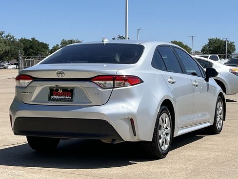Used 2025 Toyota Corolla LE FWD image 4