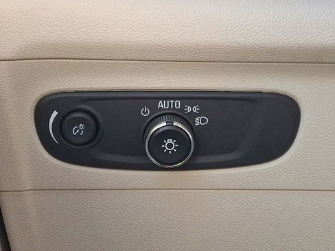 Used 2023 Buick Envision Essence image 25