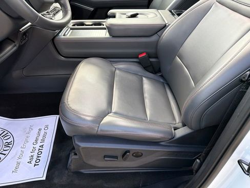 Used 2025 Ford Expedition Active AWD/4WD image 11