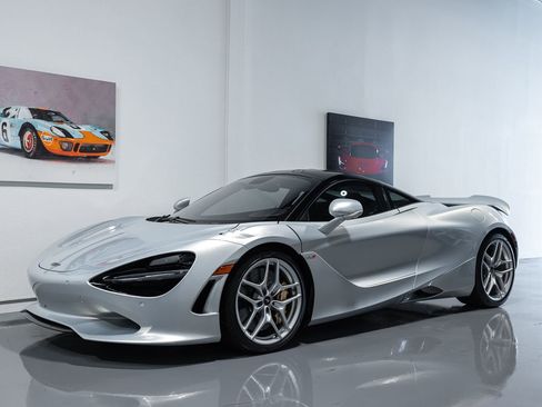 Used 2024 McLaren 750S image 1