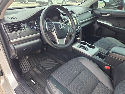 Used 2012 Toyota Camry SE FWD image 11