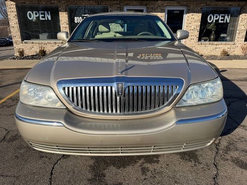 Used 2006 Lincoln Town Car Signature image 8