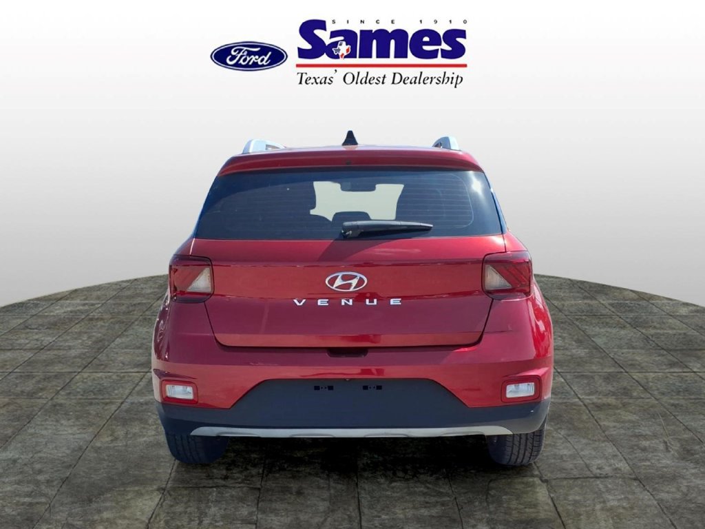 Used 2022 Hyundai Venue Limited FWD image 3