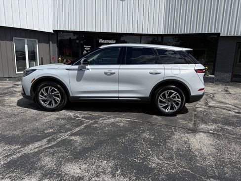 Used 2025 Lincoln Corsair AWD w/ Equipment Group 101A image 8