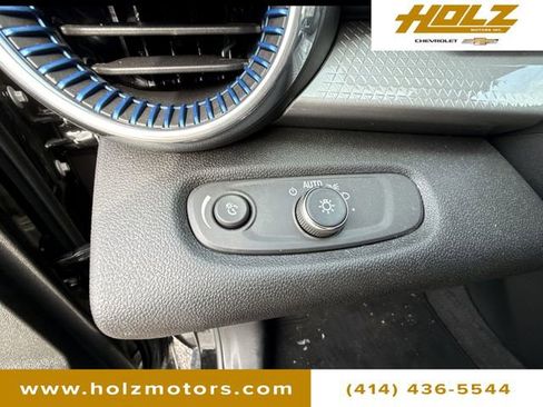 Used 2025 Chevrolet Trax LT w/ Driver Confidence Package image 18