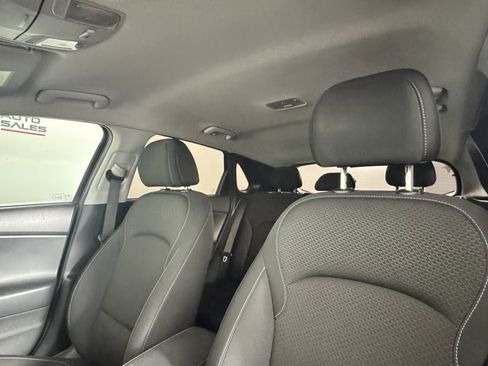 Used 2019 Hyundai Elantra GT FWD image 14
