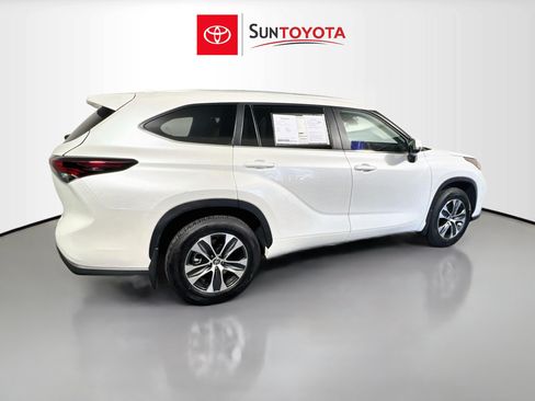 Used 2026 Toyota Highlander XLE AWD/4WD image 4