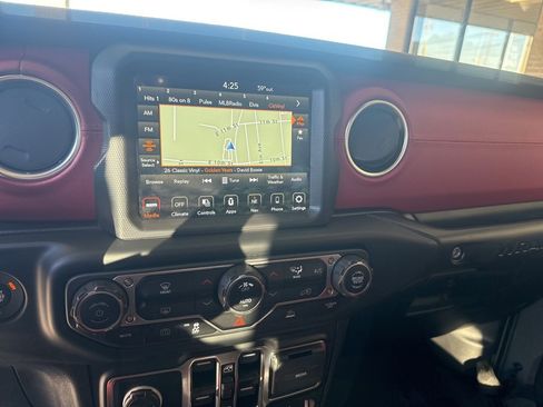 Used 2023 Jeep Wrangler Unlimited Rubicon 4xe image 13