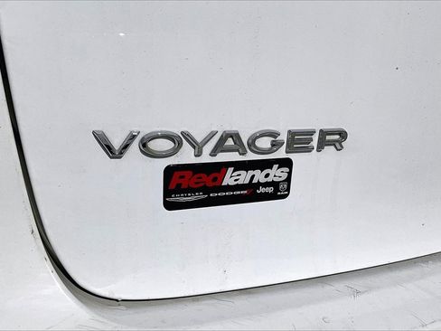 Certified 2023 Chrysler Voyager LX image 9