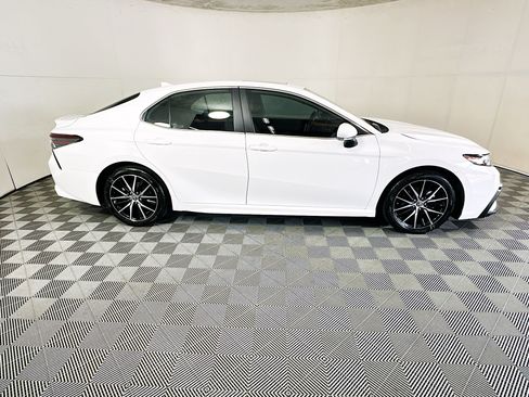 Used 2023 Toyota Camry SE w/ Convenience Package FWD image 2