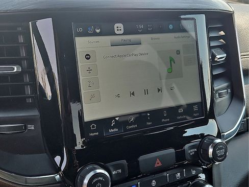 Used 2024 RAM 1500 Laramie image 22