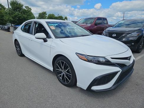 Used 2021 Toyota Camry SE FWD image 2