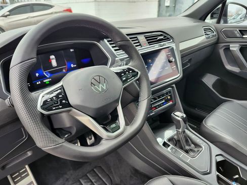 Certified 2022 Volkswagen Tiguan SE R-Line image 7