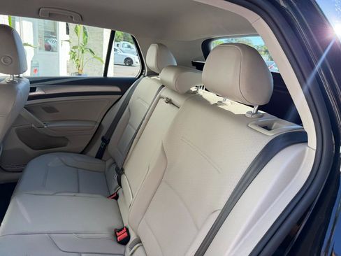 Used 2015 Volkswagen Golf TDI S image 31