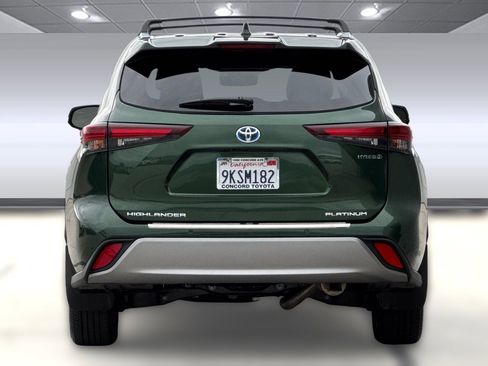 Used 2024 Toyota Highlander Platinum image 8