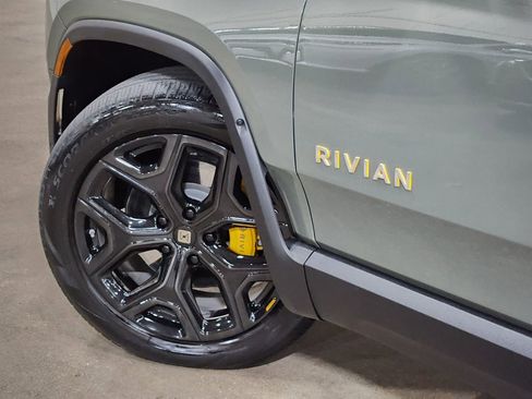 Used 2023 Rivian R1S Launch Edition image 16