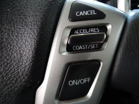 Used 2018 Nissan Titan SV w/ SV Convenience Package AWD/4WD image 8