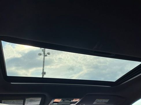 Used 2020 Toyota Tacoma Limited image 17