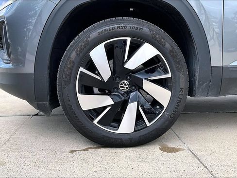 Used 2025 Volkswagen Atlas Cross Sport SE AWD/4WD image 11
