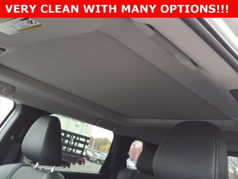 Used 2025 Mitsubishi Outlander SE image 16