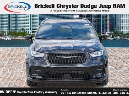 New 2026 Chrysler Pacifica Limited FWD image 2