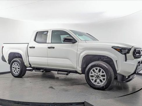Used 2024 Toyota Tacoma SR RWD image 11