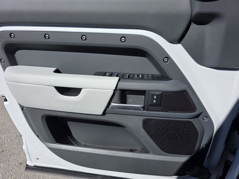 Used 2026 Land Rover Defender 110 S image 19