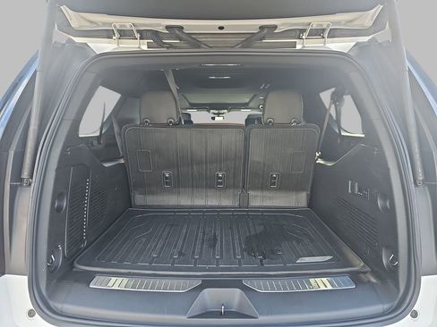 Certified 2023 GMC Yukon XL Denali Ultimate w/ LPO, Floor Liner Package AWD/4WD image 15
