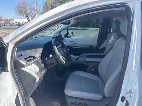 New 2026 Toyota Sienna XLE image 9