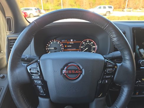 Used 2022 Nissan Frontier PRO-4X w/ Pro-4X Premium Package image 10