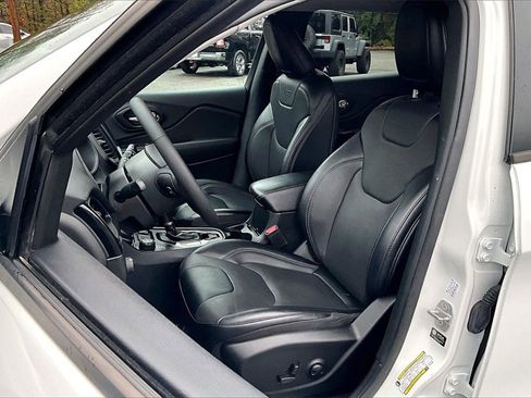 Used 2023 Jeep Cherokee Altitude Lux image 19