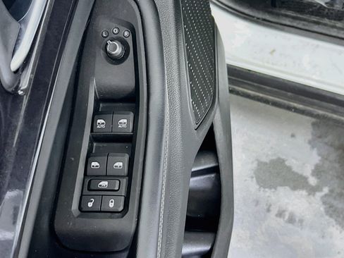 Used 2023 Jeep Grand Cherokee L Laredo AWD/4WD image 17