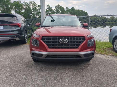 New 2025 Hyundai Venue SE image 2