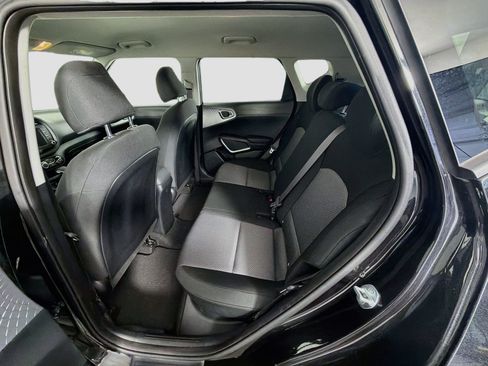 Used 2025 Kia Soul LX w/ LX Technology Package FWD image 28